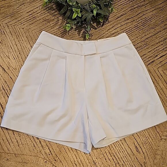 White INC glam shorts size 4 NWT - Picture 1 of 13